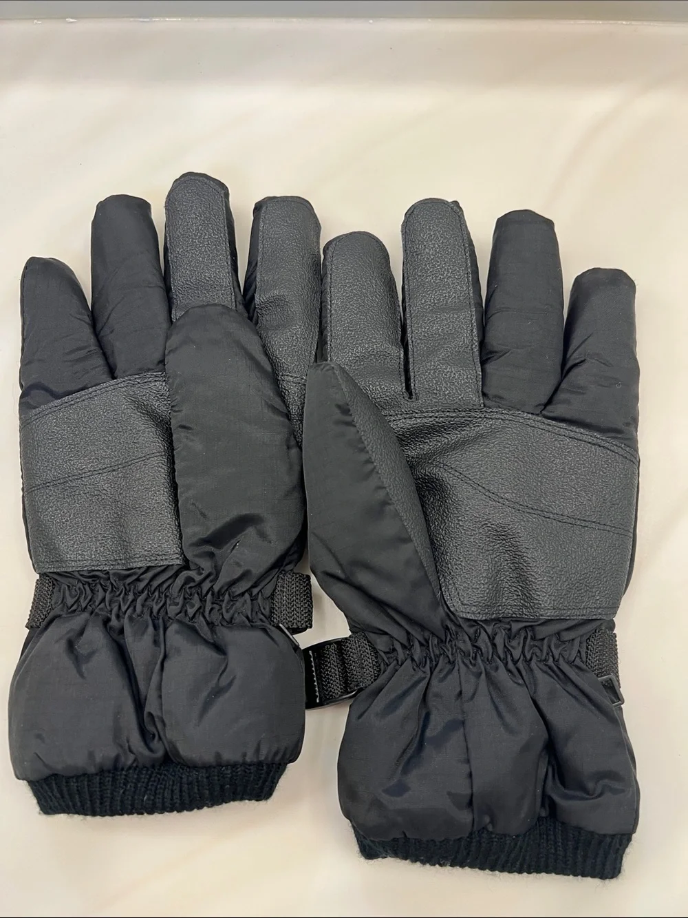 3 pairs of ski/snowboarding gloves